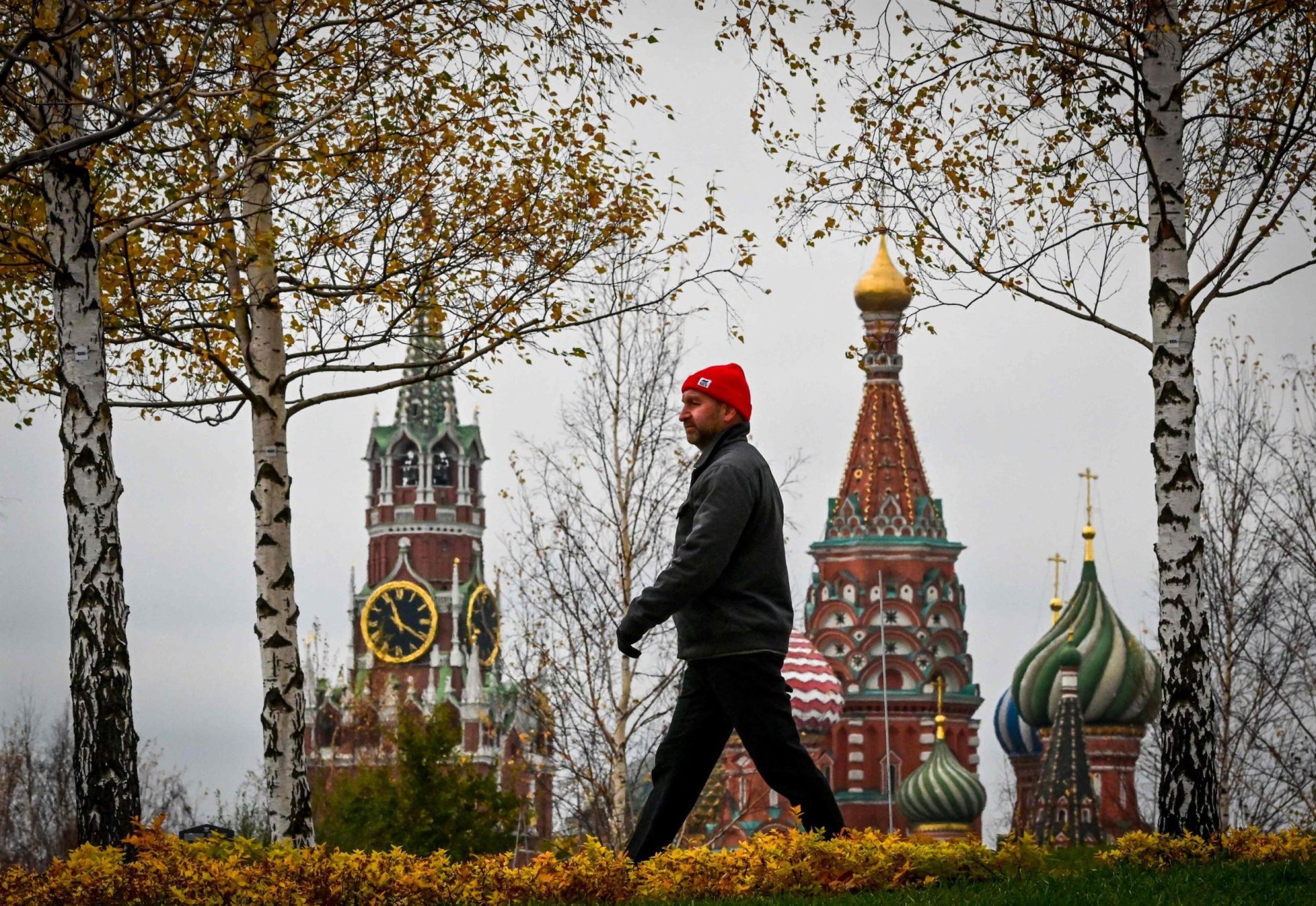 Polícia russa investiga fotos obscenas junto de monumentos
