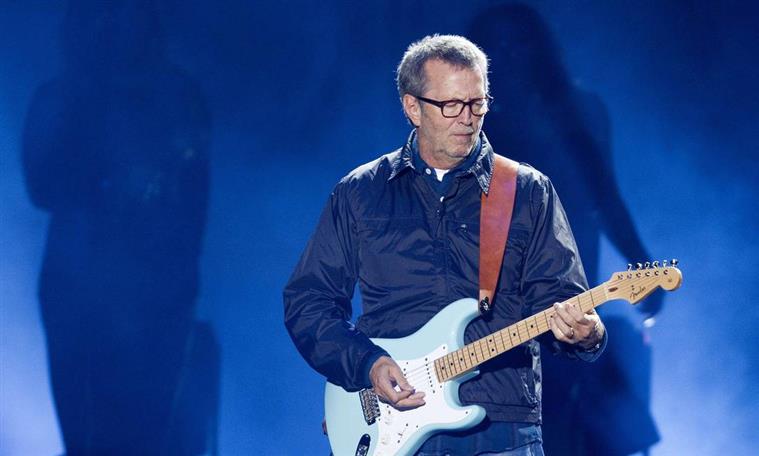 Eric Clapton processa mulher que tentou vender no eBay um CD pirata de um concerto seu por 10 euros