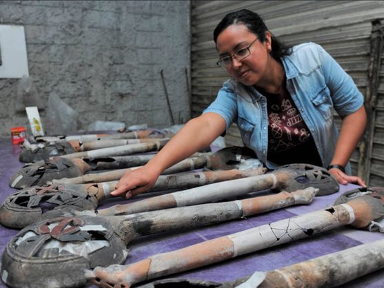 Arqueólogos encontram altar asteca com cinzas humanas na Cidade do México