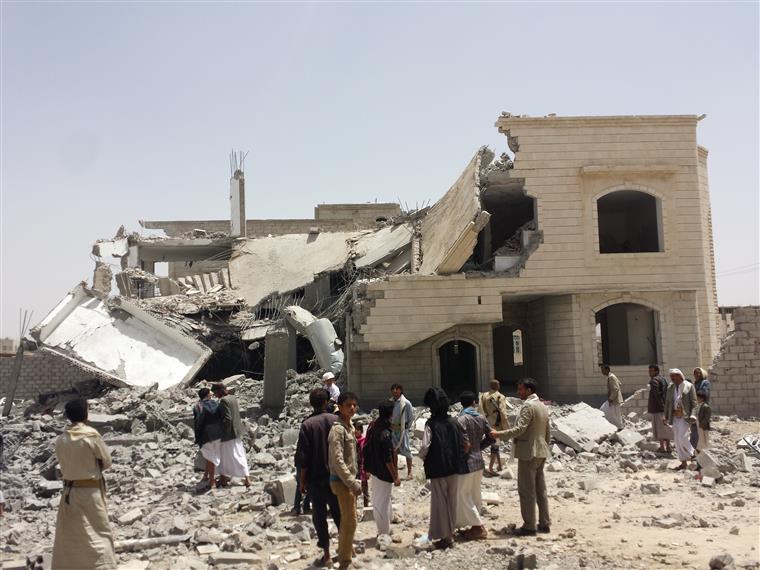 Huthis anunciam primeiro ataque com &#8216;drone&#8217; a aeroporto saudita