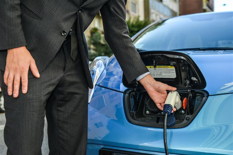 Associação Zero lança plataforma para ajudar a comprar carros elétricos