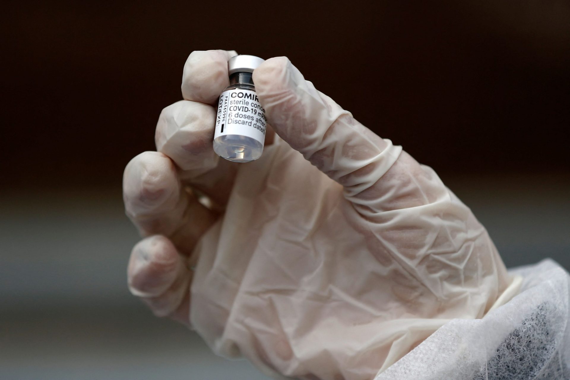 Portugal pagou mais 30% por cada dose da vacina da Pfizer na segunda encomenda