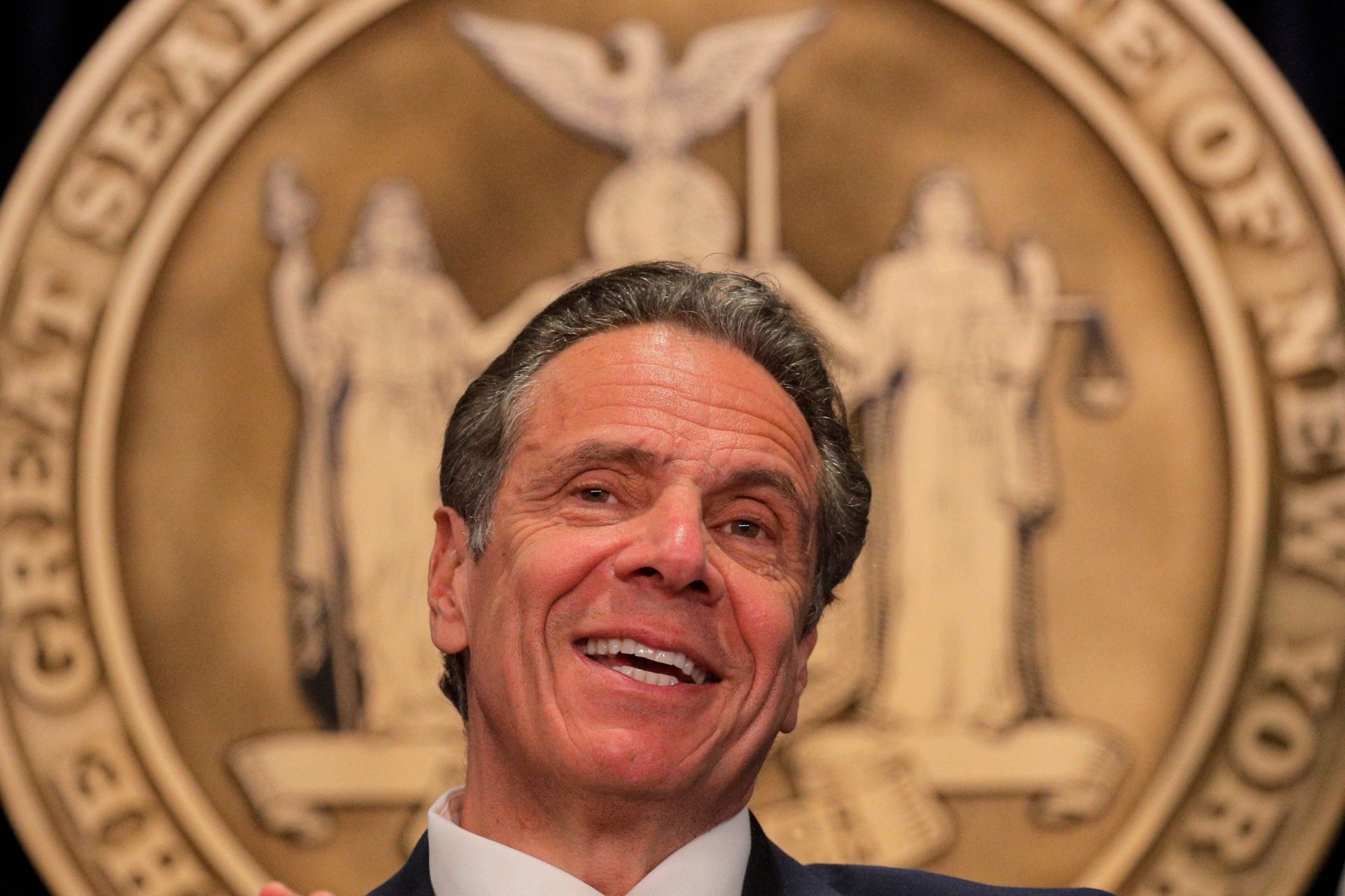 Governador de Nova Iorque acusado de fornecer testes à covid-19 à família