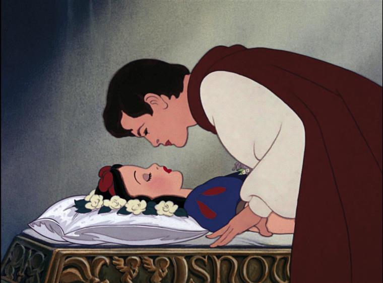 Será que o beijo que o príncipe deu à Branca de Neve foi consensual?