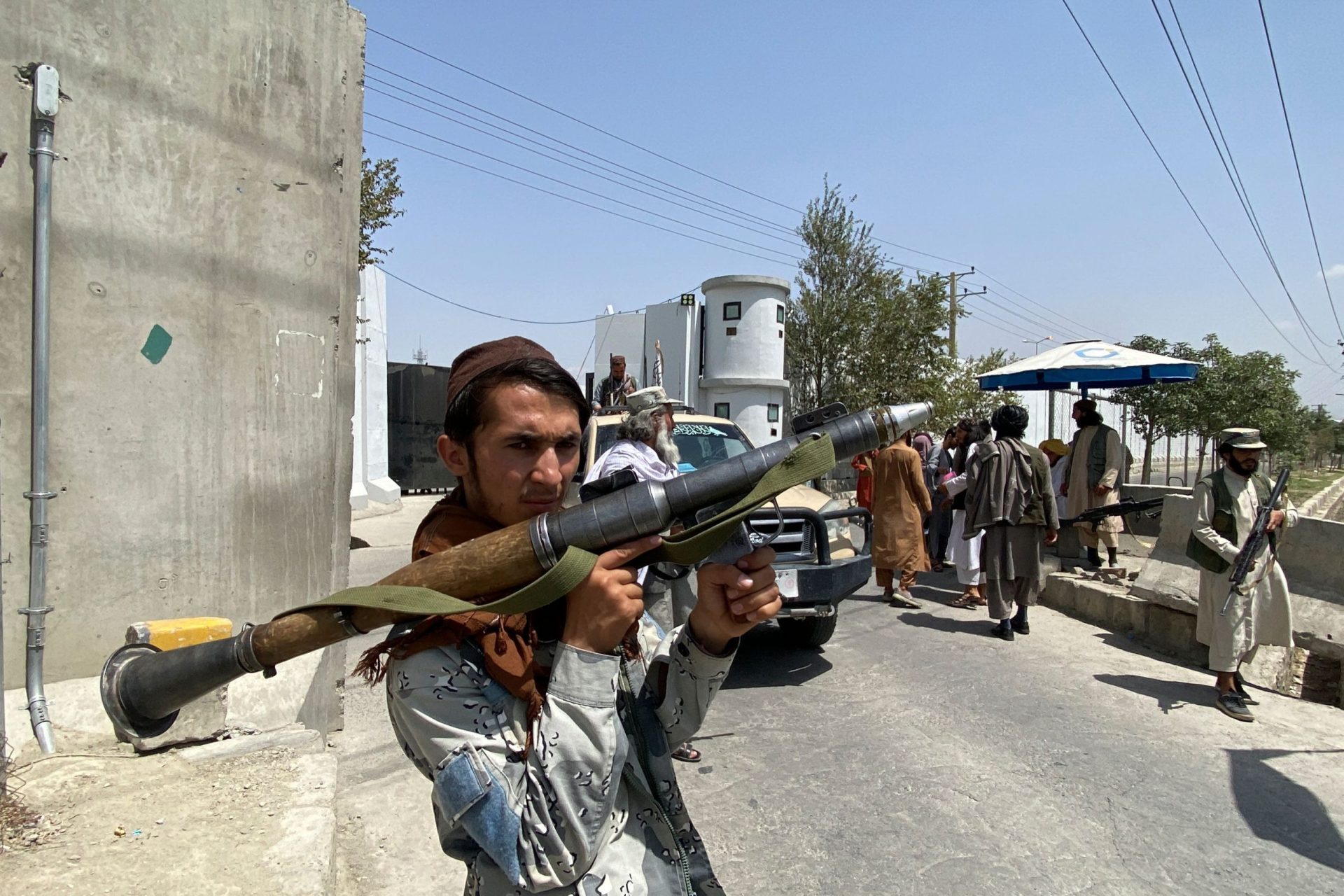 Vários mortos e feridos após confrontos entre afegãos e talibãs