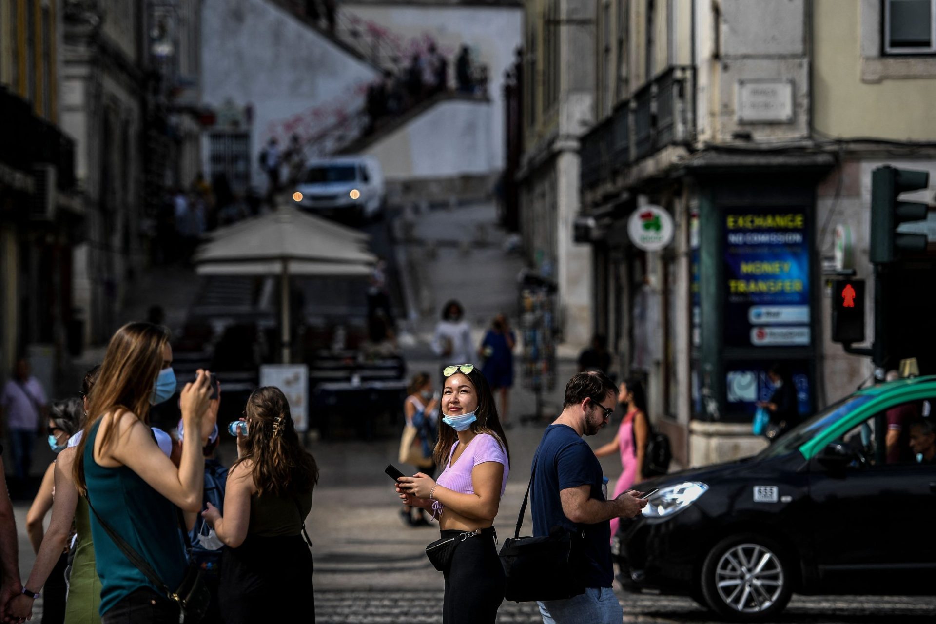 Primeiro dia sem máscara: Portugueses não notam “grande diferença”