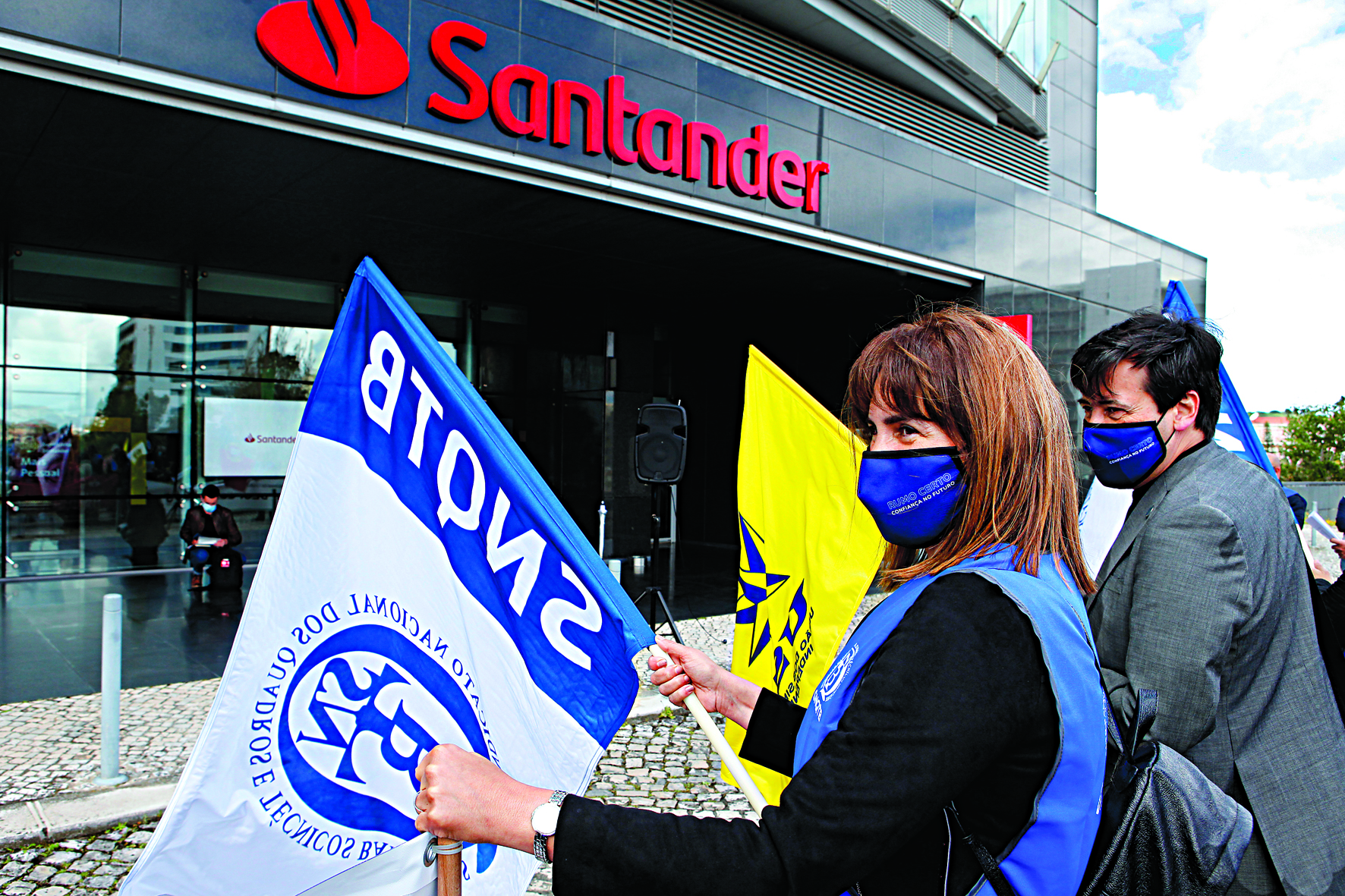 Sindicatos avançam com greve se bancos mantiverem despedimentos