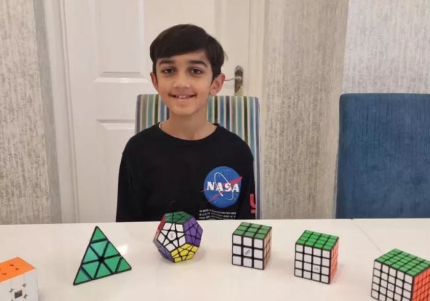 Criança de 11 anos tem QI superior ao de Einstein