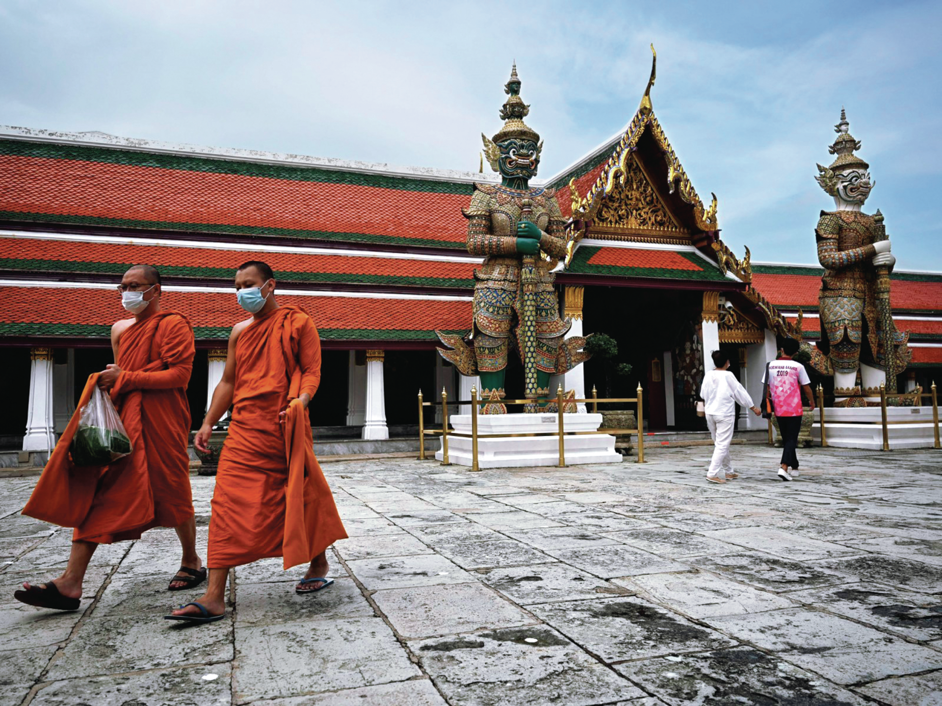 Monges em exílio na clínica de reabilitação
