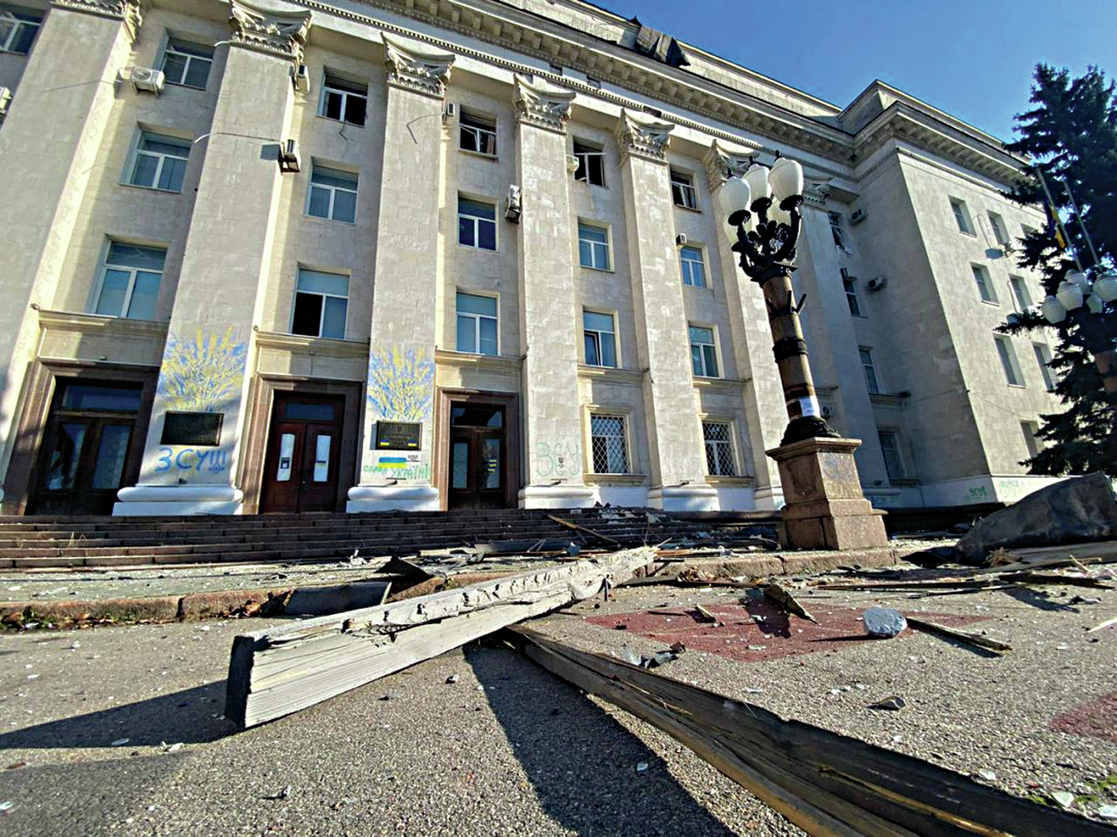 Rússia ataca prédio da administração regional de Kherson