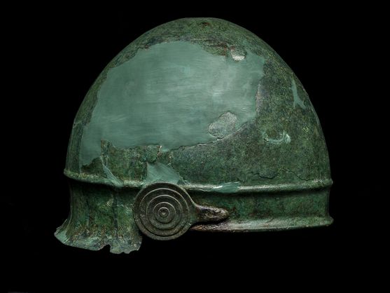 Italianos encontram uma inscrição rara num capacete etrusco com 2.400 anos