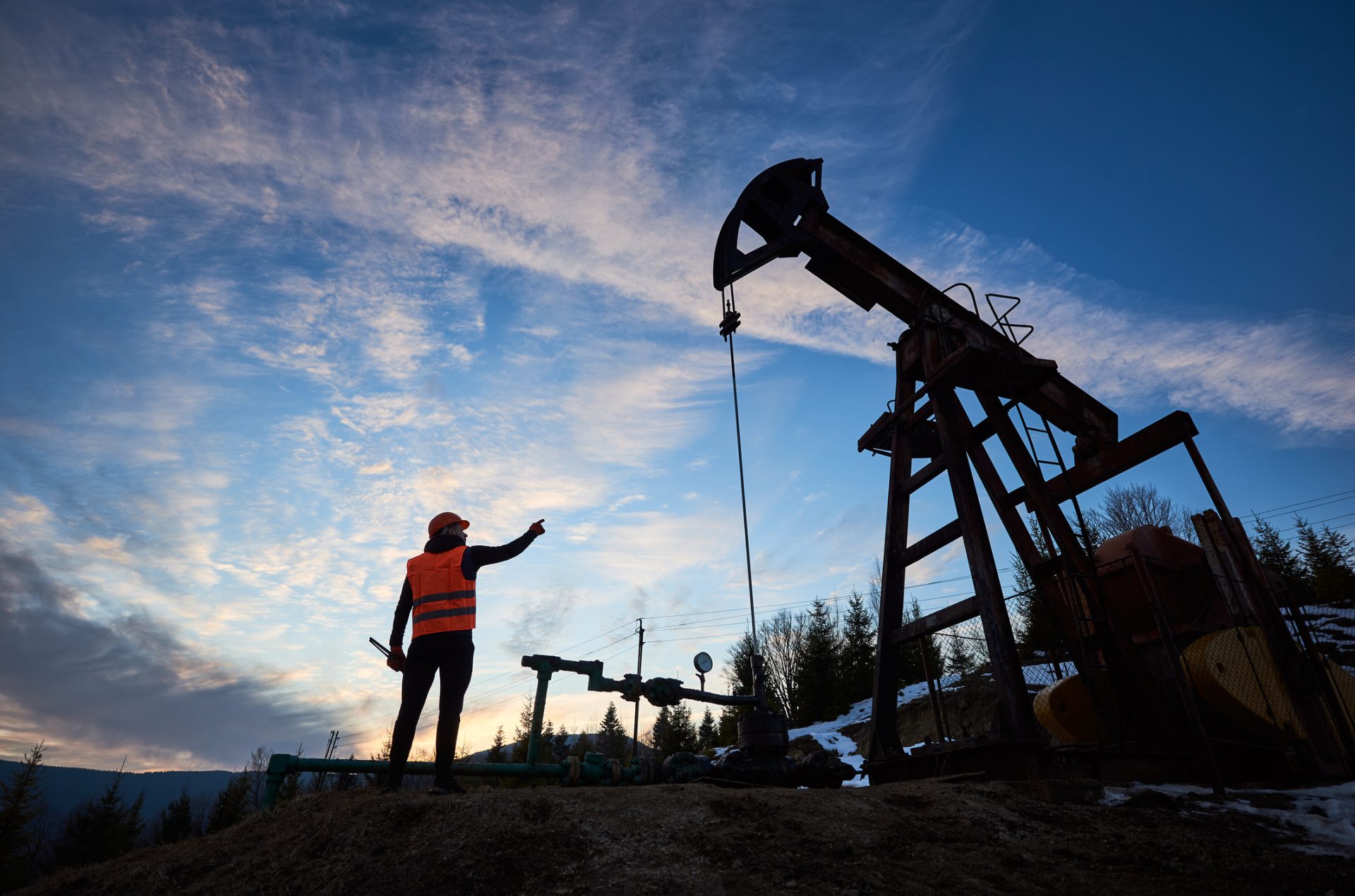 Tensão. Preço do petróleo e do gás natural já estão a sofrer
