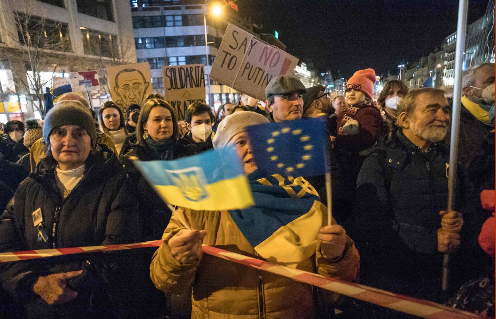 Ucrânia. Com tropas russas a caminho de Donbass, apertam as sanções