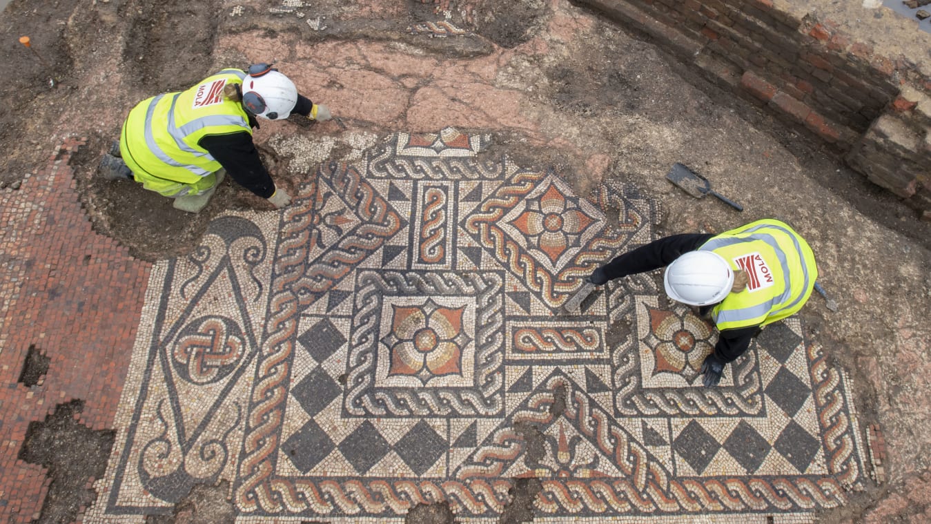Maior mosaico romano de Londres descoberto por arqueólogos