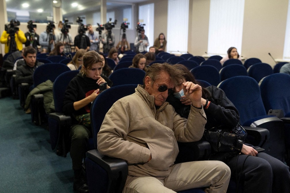 Ator Sean Penn está em Kiev a gravar um documentário sobre a invasão russa