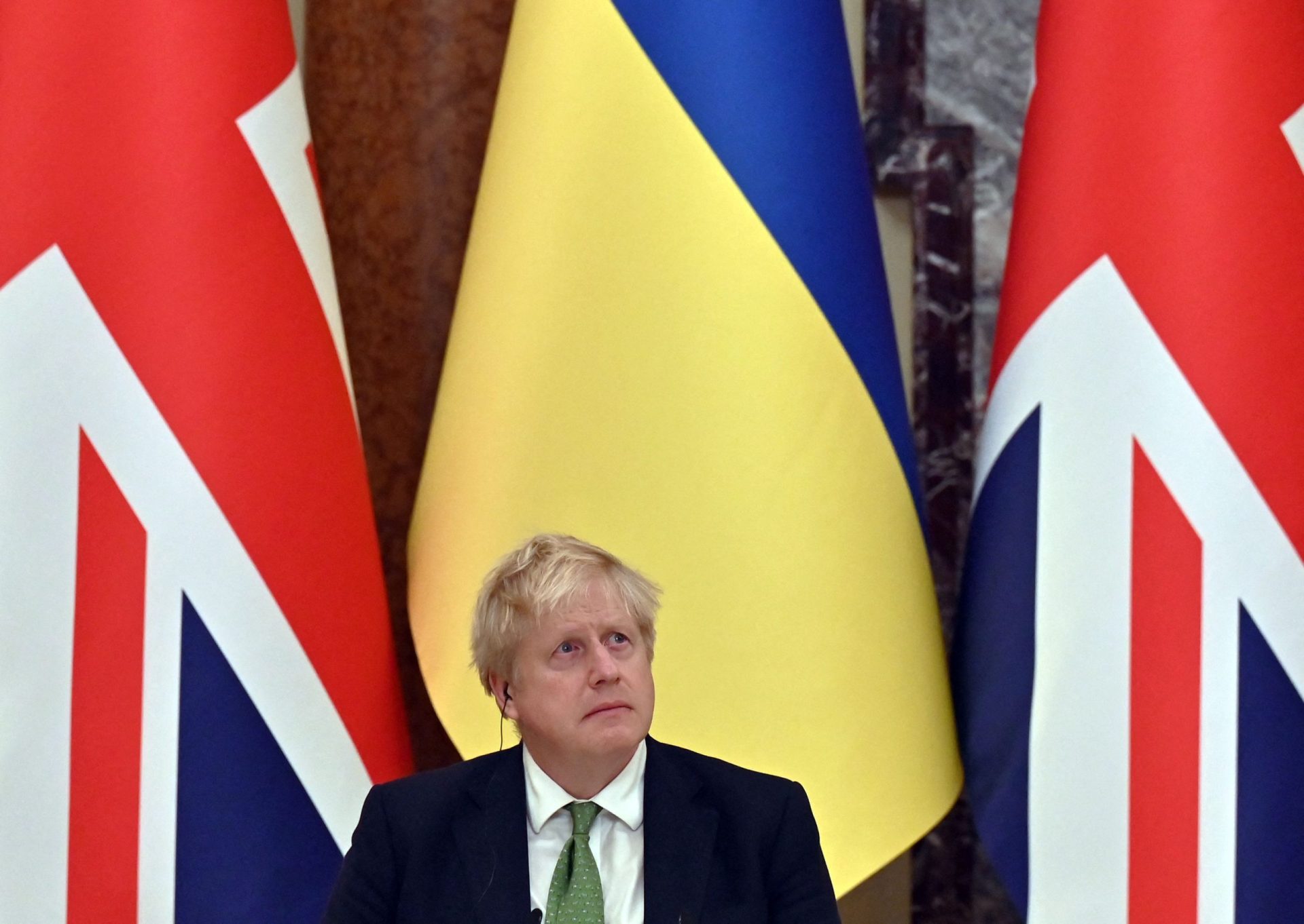 Boris Johnson na Ucrânia em pleno escândalo do “partygate”