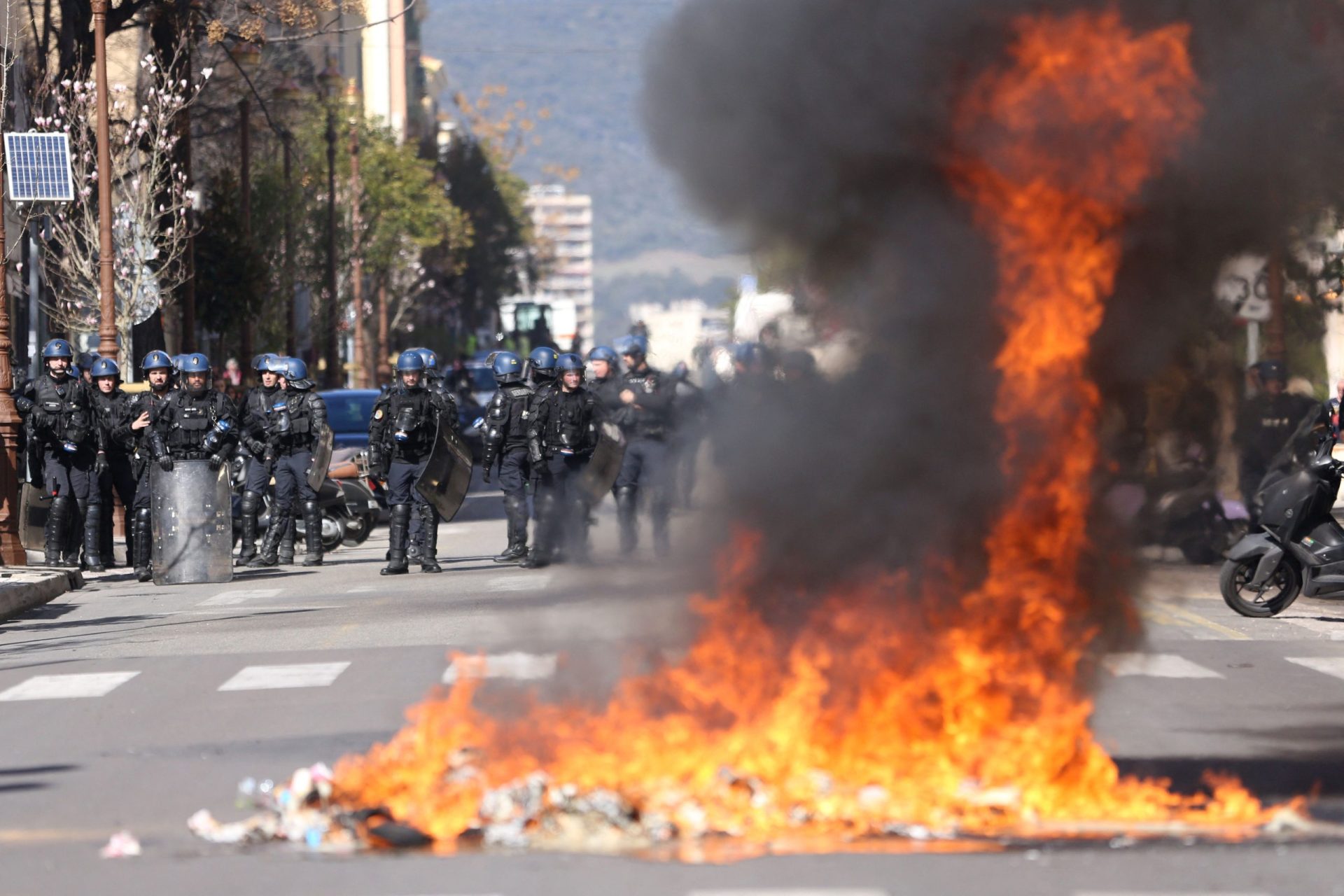 Protestos em Córsega, França, fazem pelo menos 27 feridos