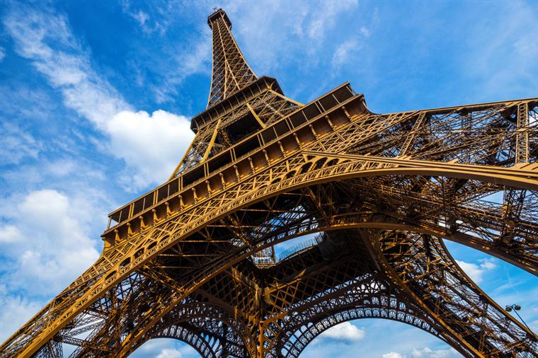 Torre Eiffel ganha 6 metros de altura