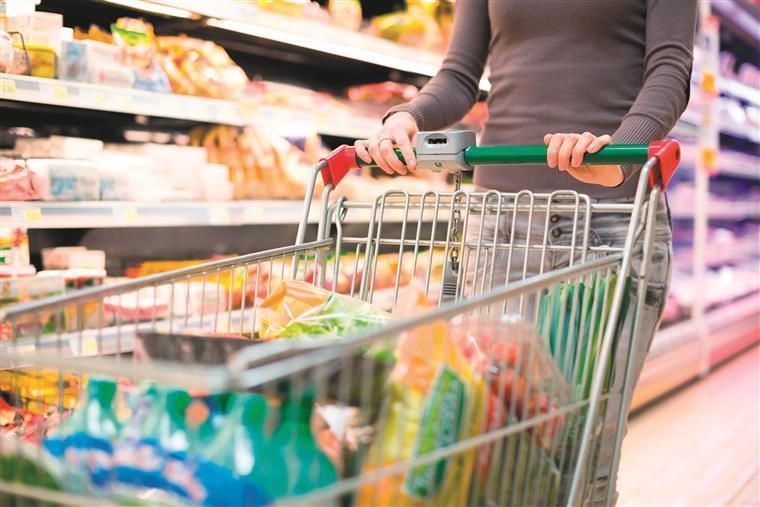 Supermercados europeus podem limitar número de compras em caso de risco de desabastecimento