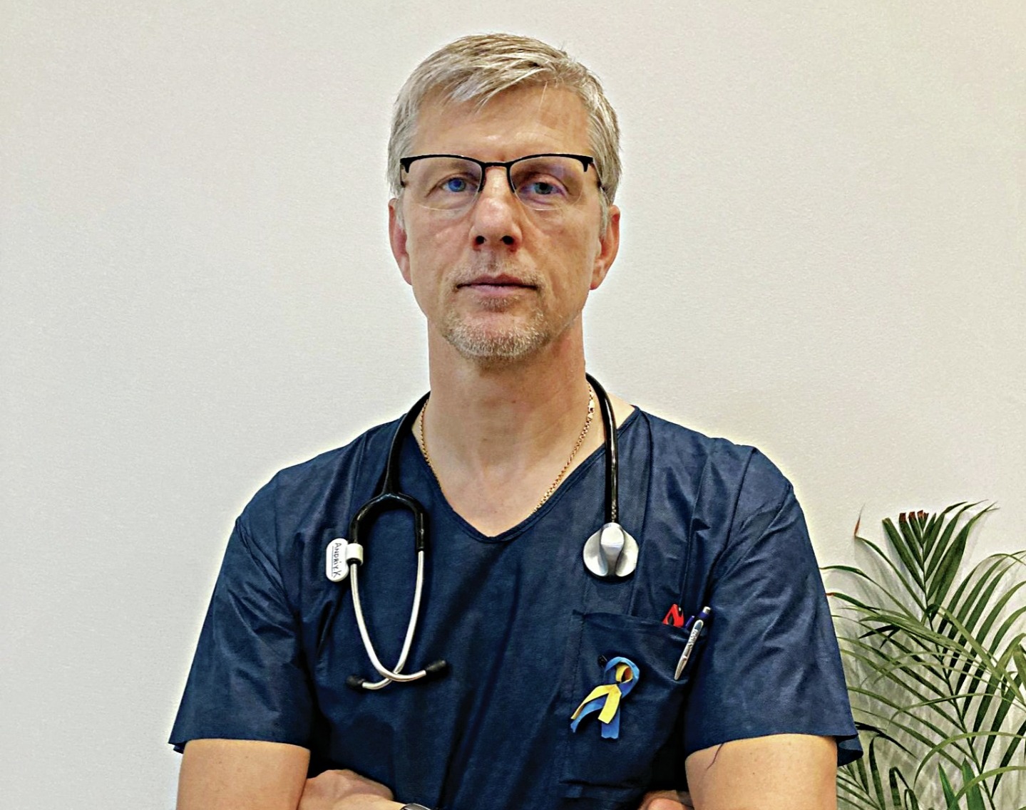 Médico ucraniano no Algarve Andriy junta ‘primeiros socorros’ para hospitais de Lviv