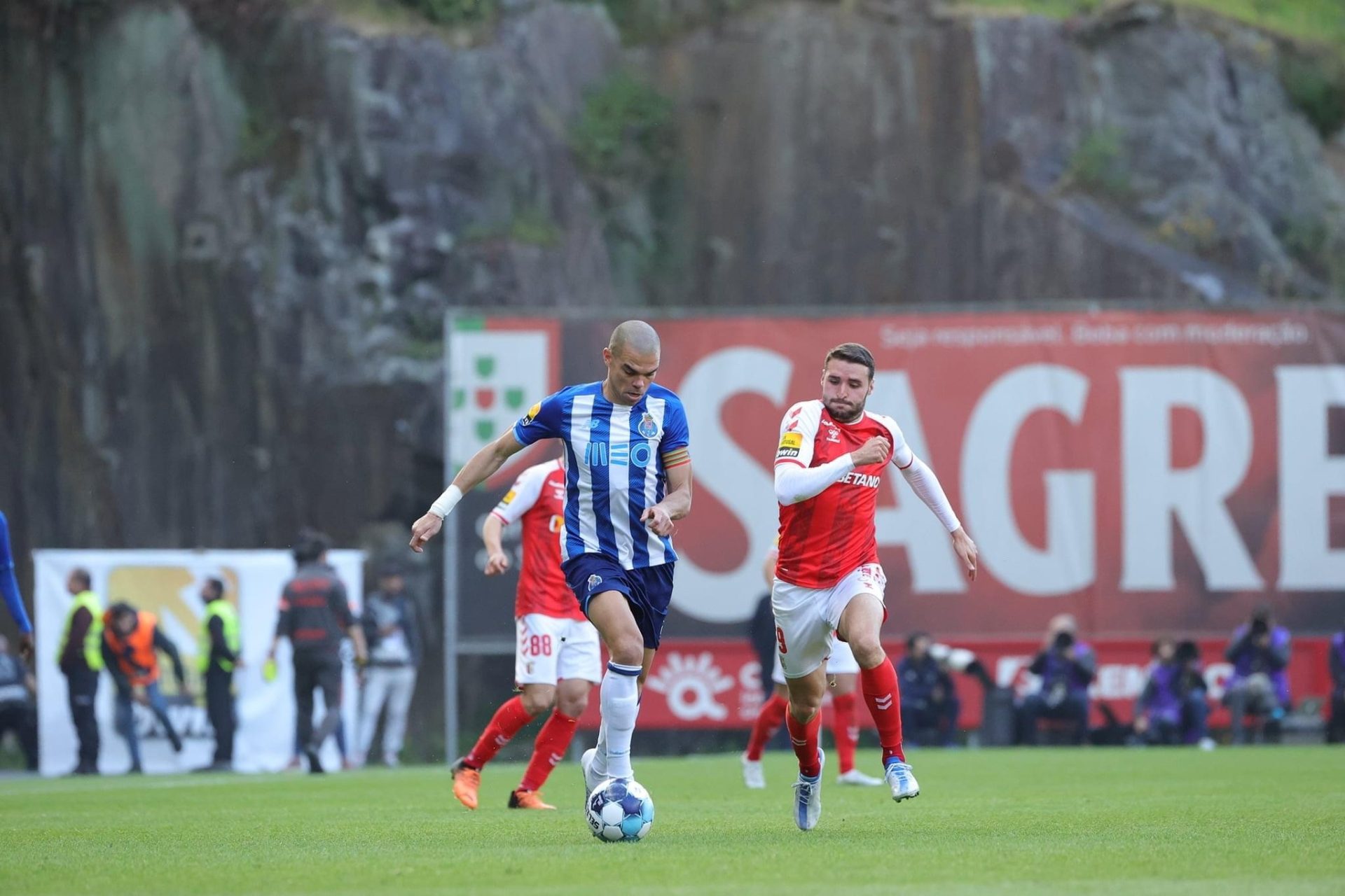 Porto perde em Braga e adia festa do título