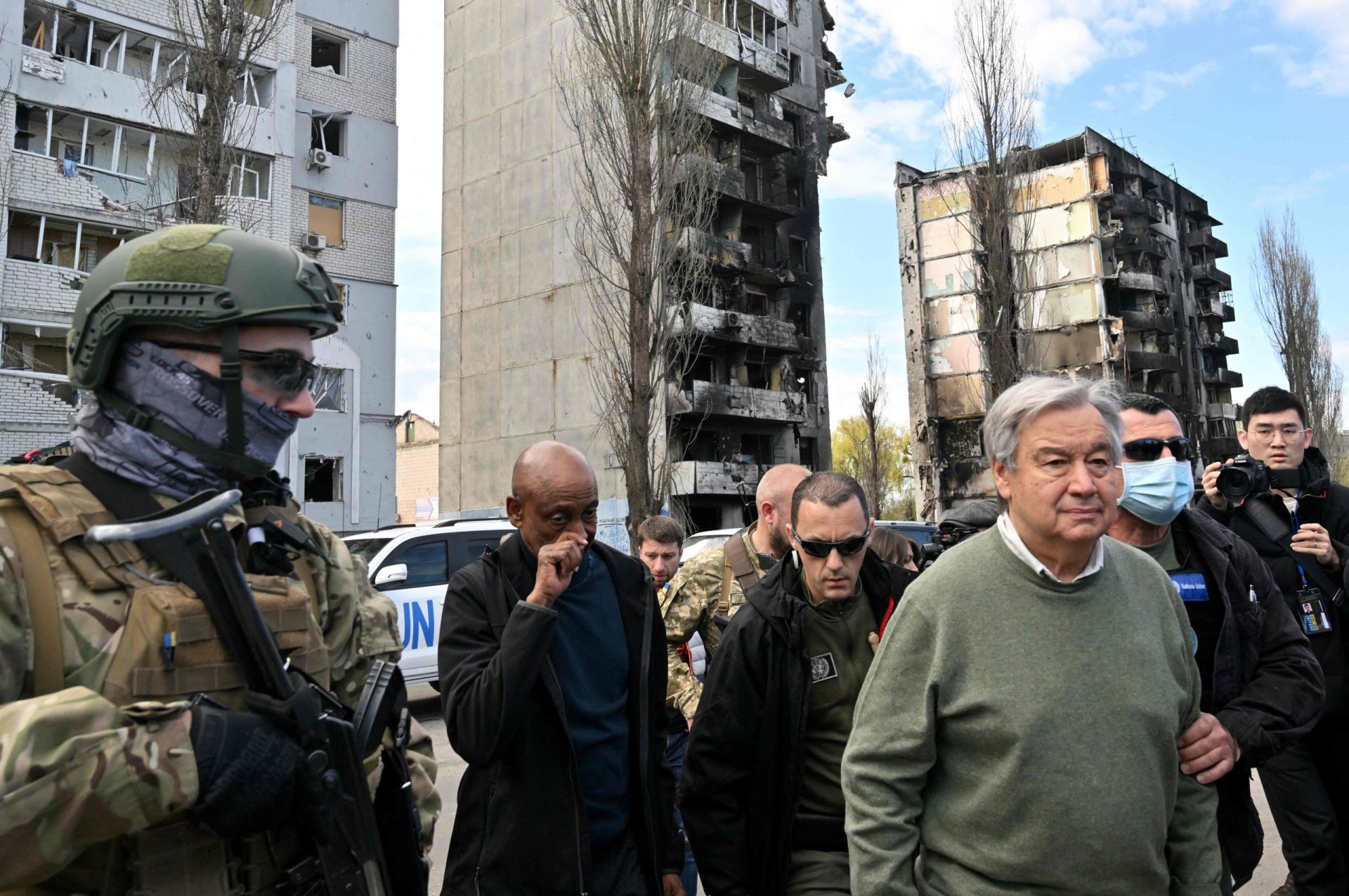António Guterres vê pelos seus próprios olhos o horror da guerra