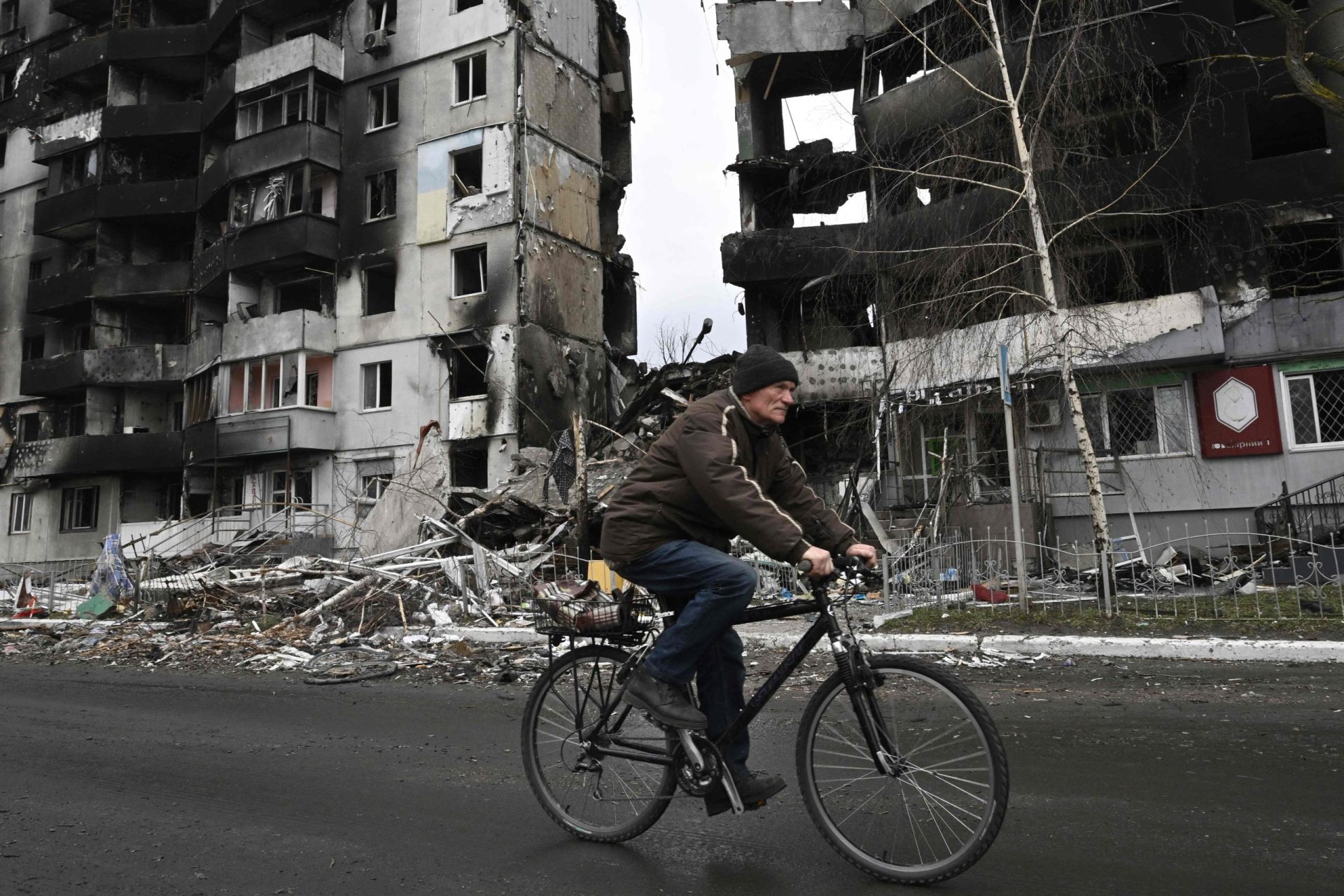 Ucrânia evacua o leste, antecipando uma ofensiva russa