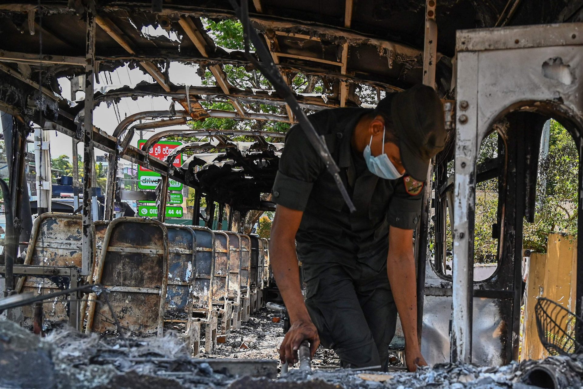 Crise sem precedentes no Sri Lanka deixa o país entregue ao caos