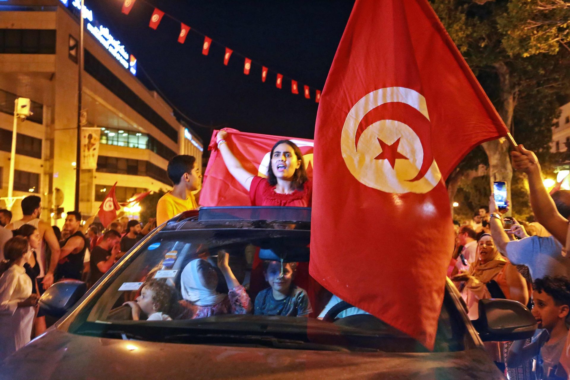 Aprovada constituição que pode devolver Tunísia ao autoritarismo
