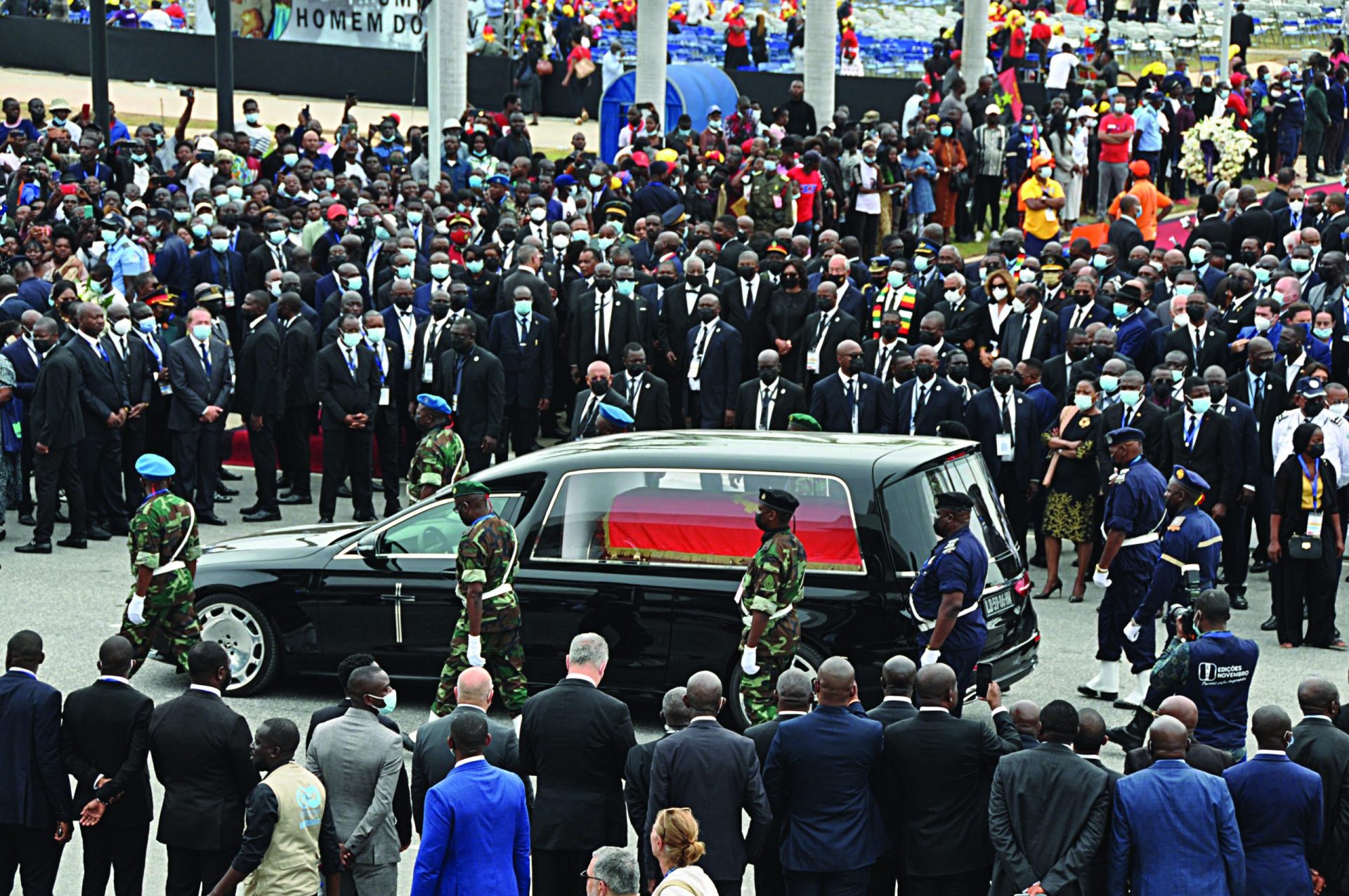 Funeral. Uma despedida com poucos angolanos presentes