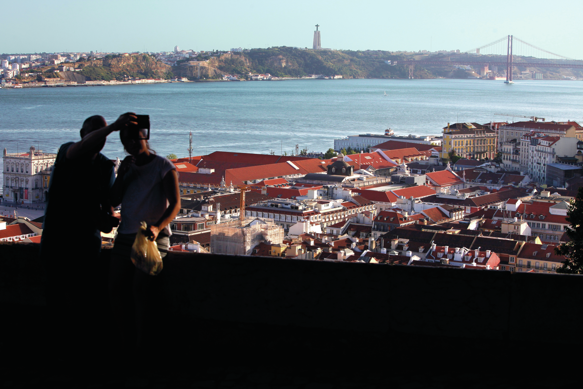 Turistas recuperam. Mas problema do aeroporto de Lisboa fala mais alto