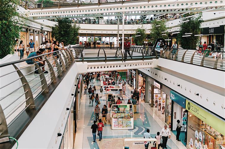 Centros comerciais. 35% das compras nas lojas são realizadas ao fim-de-semana