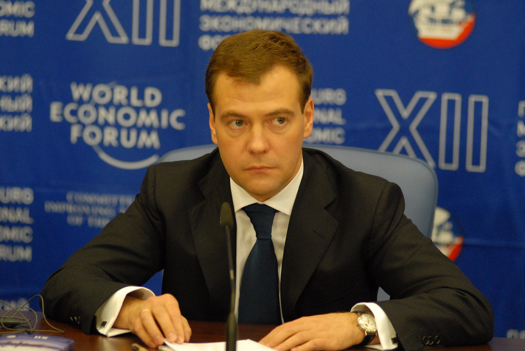 Medvedev alerta Coreia do Sul sobre apoio armado para a Ucrânia