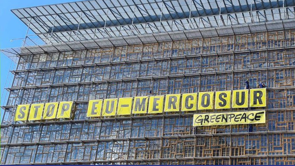 Greenpeace sobe ao Conselho da UE para protestar acordo com Mercosul