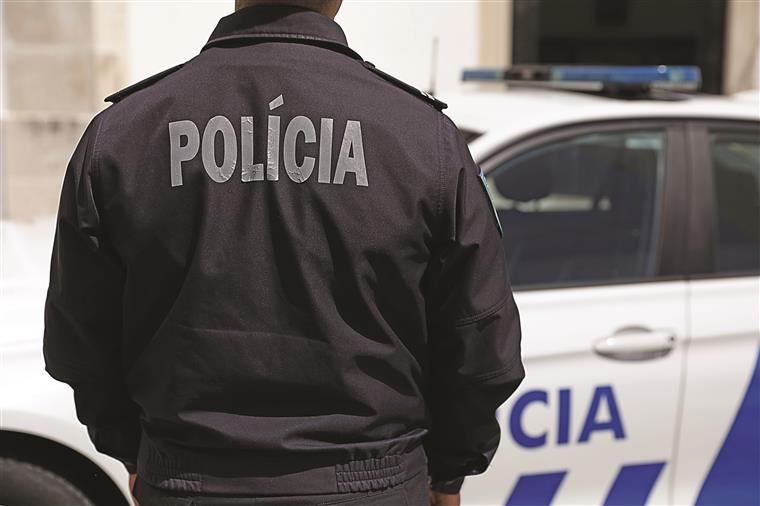 Agentes da PSP com ferimentos em conflito numa CGD de Torres Vedras