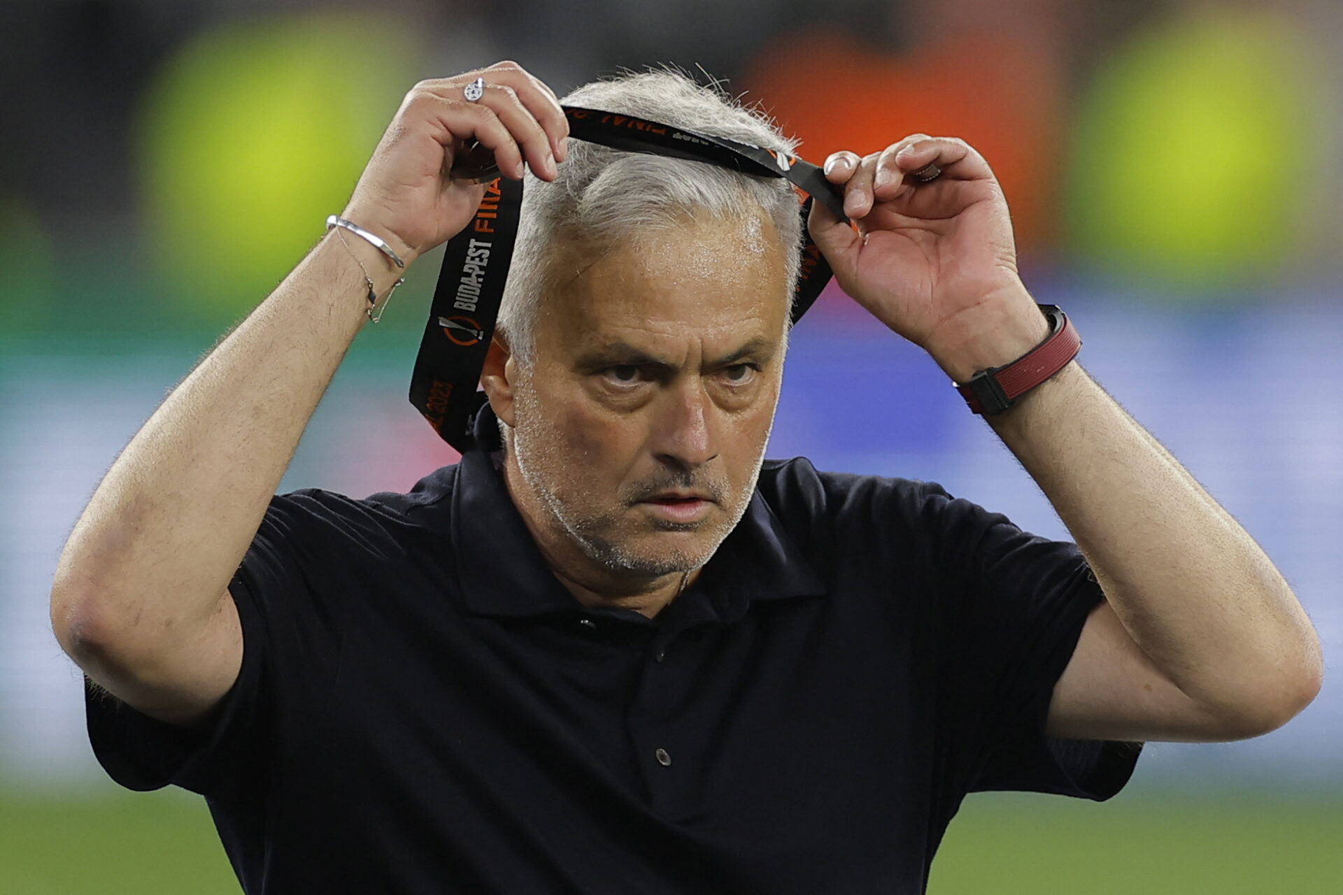 Mourinho suspenso quatro jogos por confrontar árbitro na final da Liga Europa