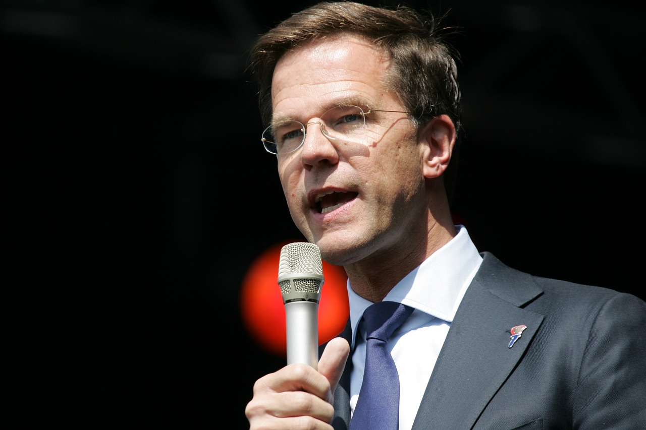 Mark Rutte abandona política dos Países Baixos após 13 anos