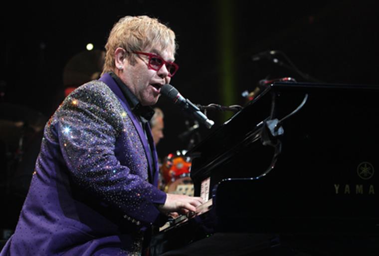 Elton John ‘sai de cena’ depois de 52 anos de carreira