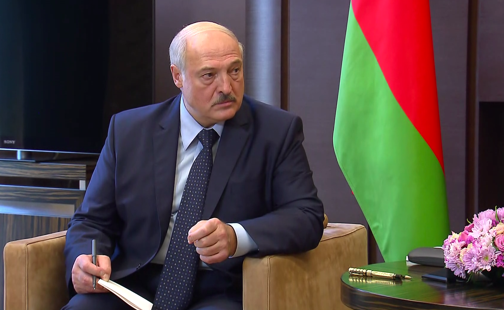 Lukashenko ordena reatamento de contatos com Polónia