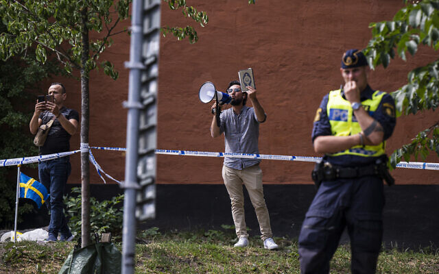 Suécia aperta controlo na fronteira após ameaças devido à queima do Corão