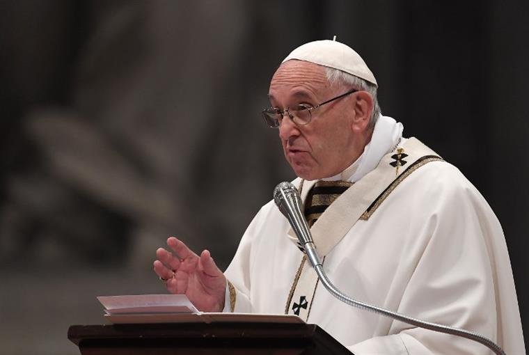 Papa diz que desinformação é &#8220;o primeiro pecado do jornalismo&#8221;
