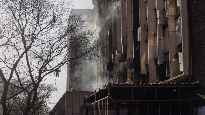 Mais de 70 vítimas mortais em incêndio em prédio em Joanesburgo