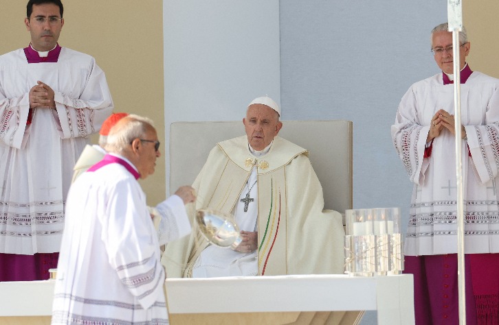 Papa pede a jovens que sejam “luminosos”, longe dos “holofotes” e da “imagem perfeita”