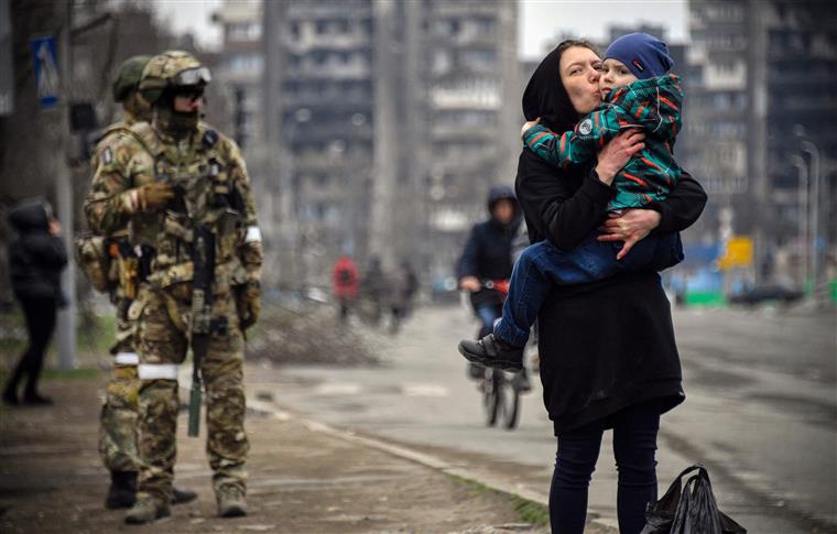 Mais de quatro milhões de pessoas pediram proteção temporária na UE devido à guerra na Ucrânia
