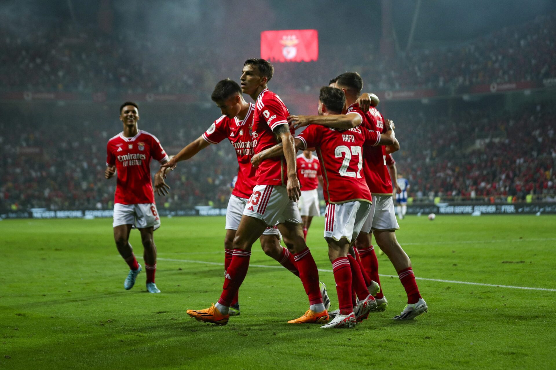 Benfica derrota Porto e vence Supertaça