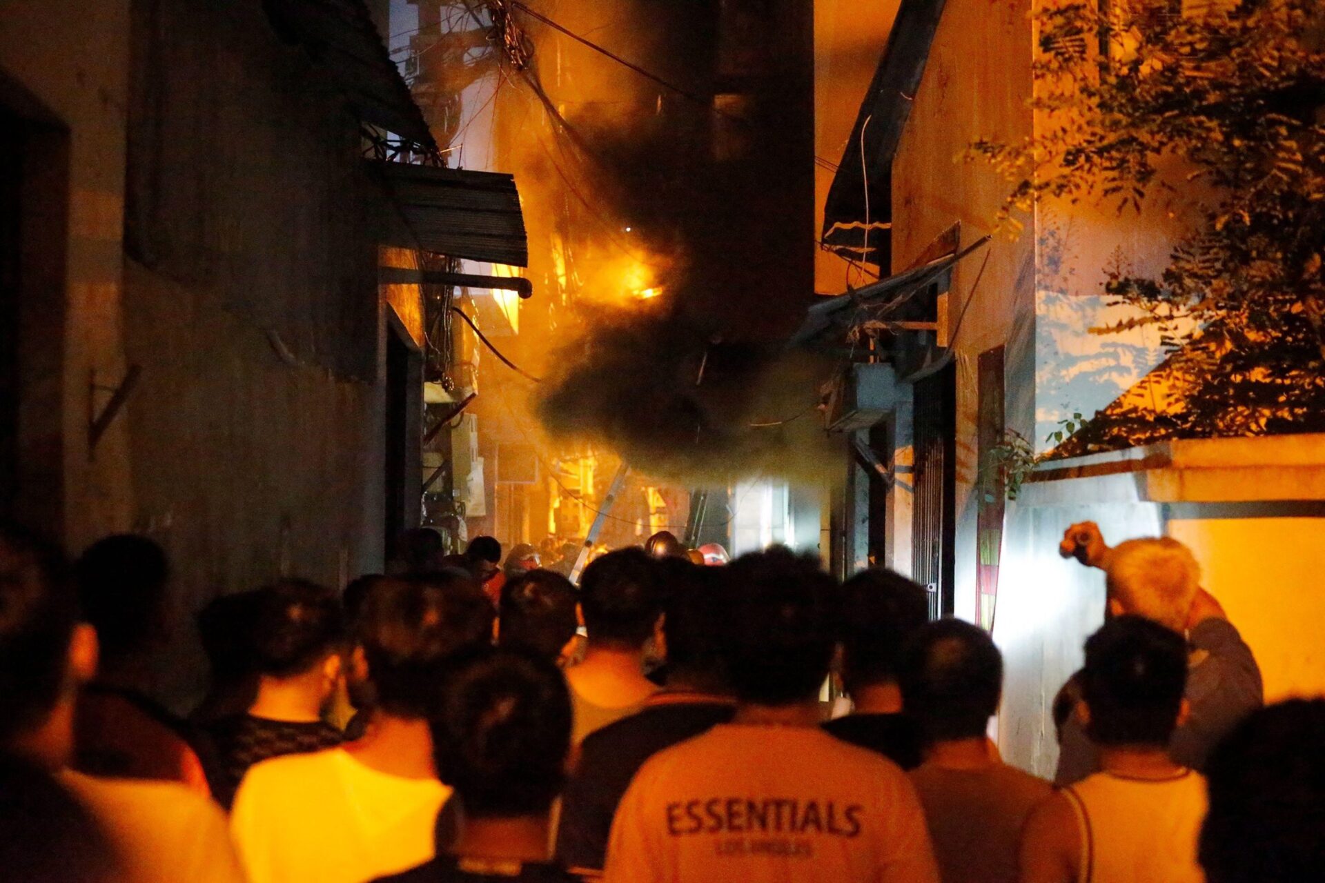Incêndio em prédio de habitação no Vietname provoca 56 mortos