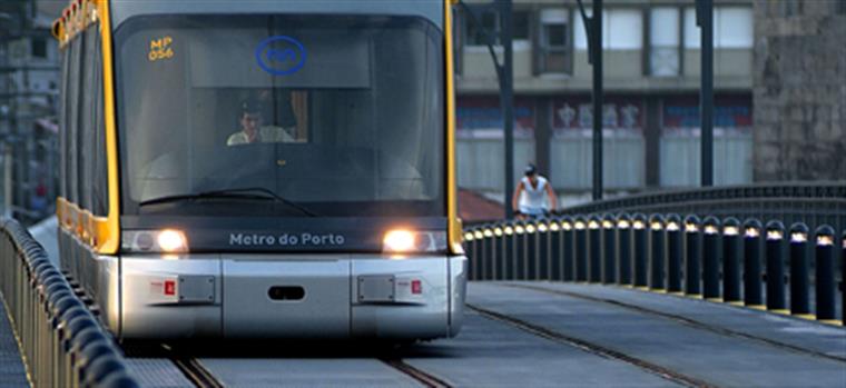 Descoberta de vestígios arqueológicos atrasa obra do metrobus no Porto