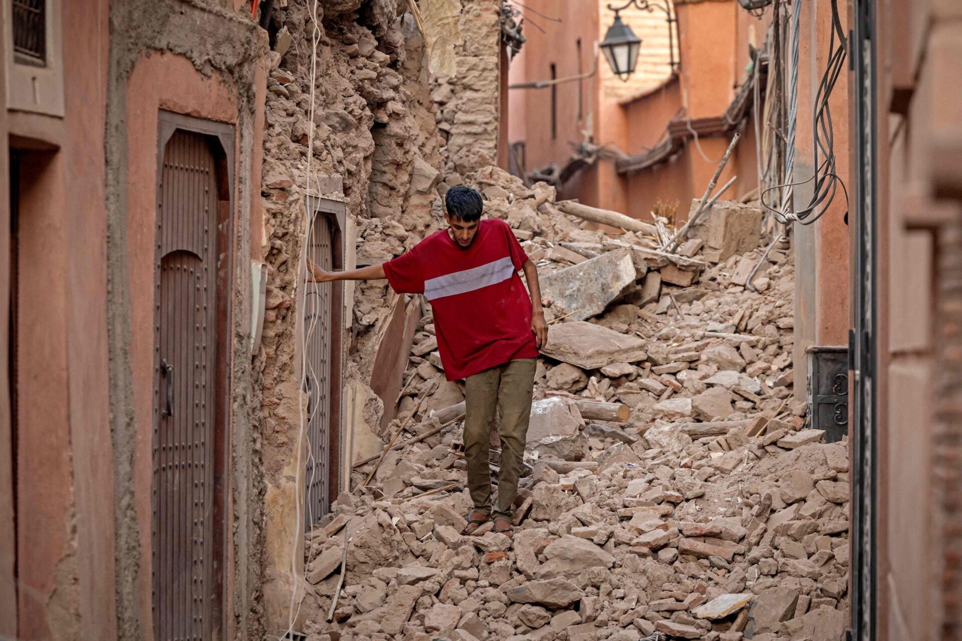 Número de vítimas mortais do sismo em Marrocos sentido em Portugal sobe para mais de mil