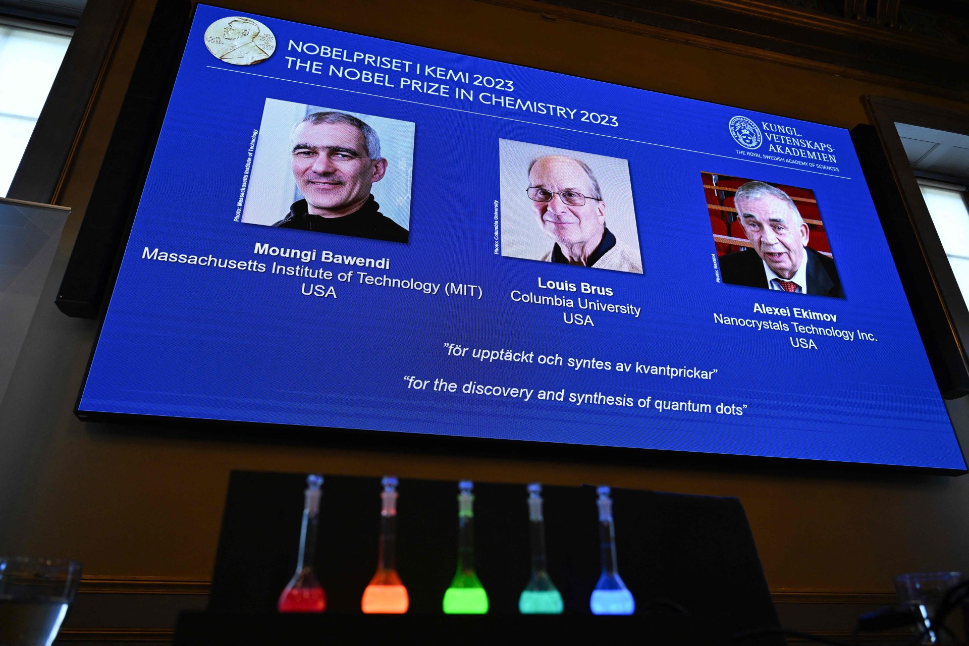 Nobel da Química premeia investigação em nanotecnologia sobre pontos quânticos 