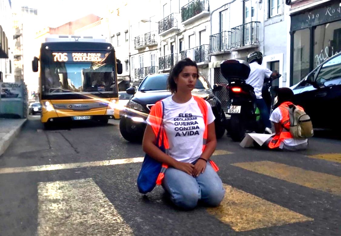 Novo protesto dos ativistas do Climáximo mais “perto do poder legislativo”